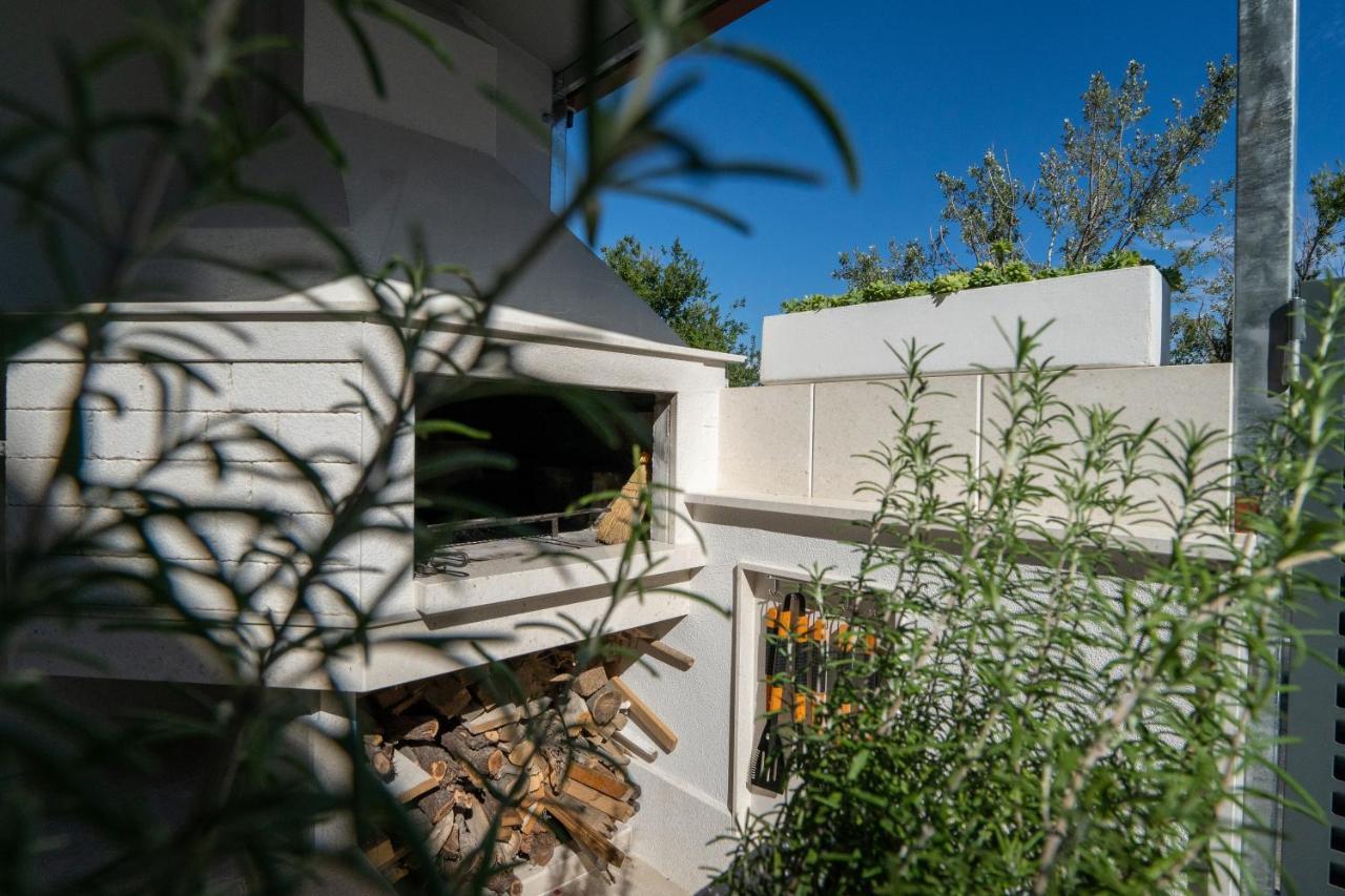 Apartman Dupin Dugi Rat Exterior foto